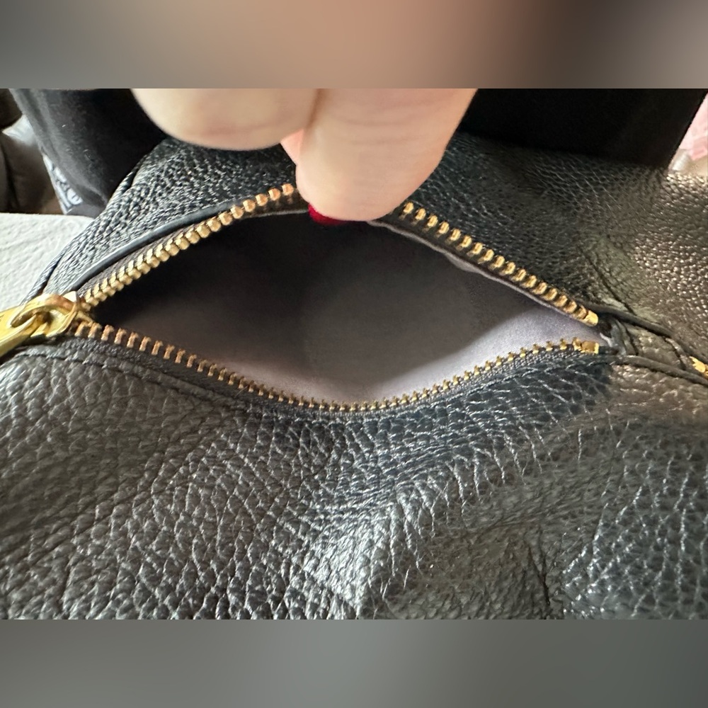 FOSSIL! EUC!! Black Leather Crossbody Bag - Picture 4 of 16